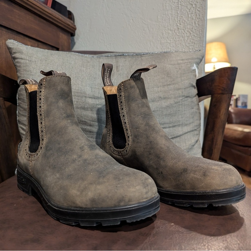 Blundstones size 8.5🥰